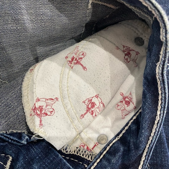 True Religion Joey Low rise Bootcut Jeans in Blue Dark Wash with White Stitching - Picture 4 of 7
